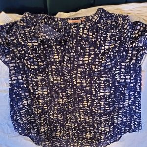 EVRI 1X blue patterned short sleeve bliuse with 2 buttons